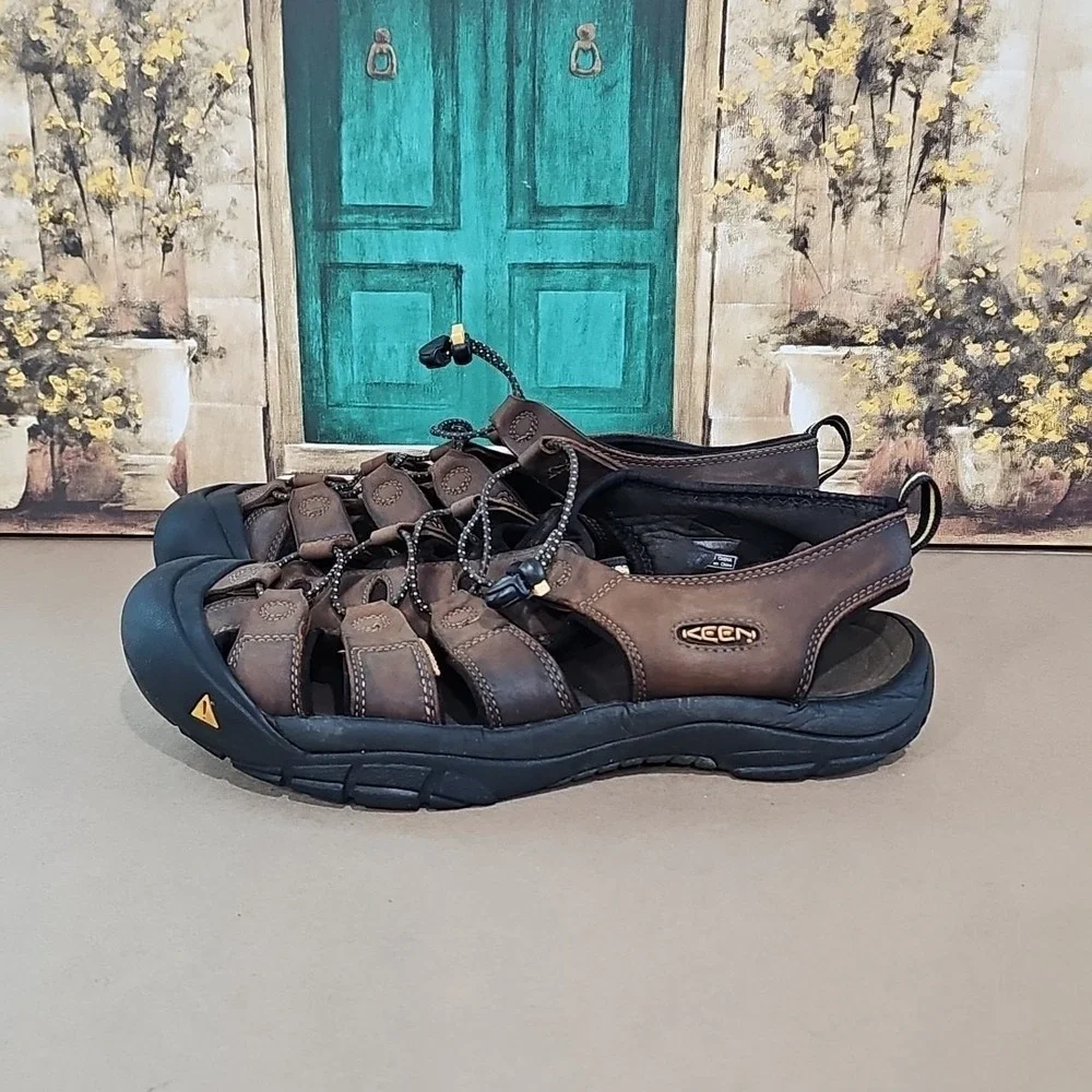 KEEN CLOSED TOE SANDALS MENS 12 BROWN WATERPROOF LEATHER